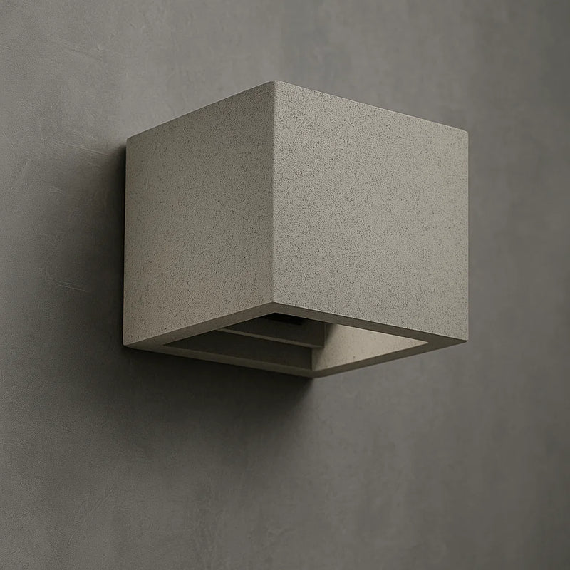 applique cubica in cemento grigio luce su e giù da parete