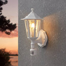 applique bianca stile lanterna per illuminazione esterna elegante e funzionale