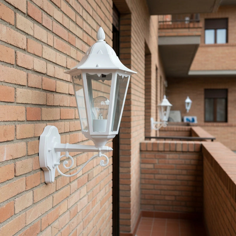 lanterna da parete verso l'alto per facciata ingresso portico e veranda con attacco e27
