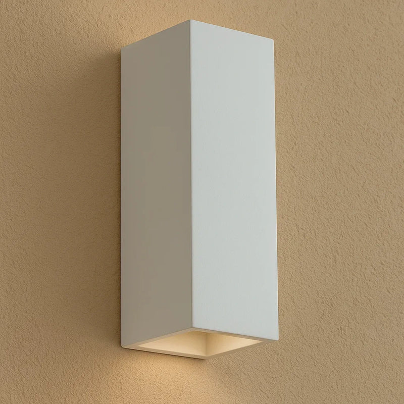 applique in gesso bianca cubica 21 cm con 2 lampadine GU10 e luce su/giù