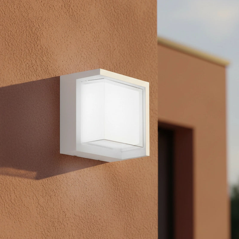 applique cubica bianca per balcone terrazzo e vialetto luce potente e compatta con copertura ampia per ingressi e percorsi