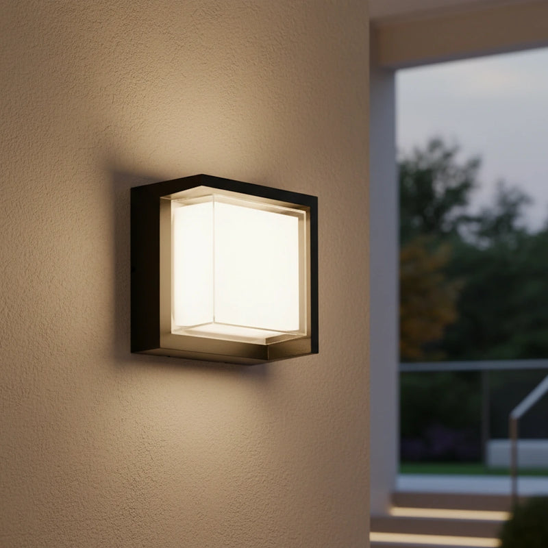 applique cubica per balcone terrazzo e vialetto luce potente e compatta con copertura ampia per ingressi e percorsi esterni