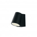 applique led sintesi nera ip44 installata su parete di balcone o terrazzo