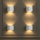 applique cubica moderna in gesso bianco 11,5 cm con luce su e giù e attacco G9