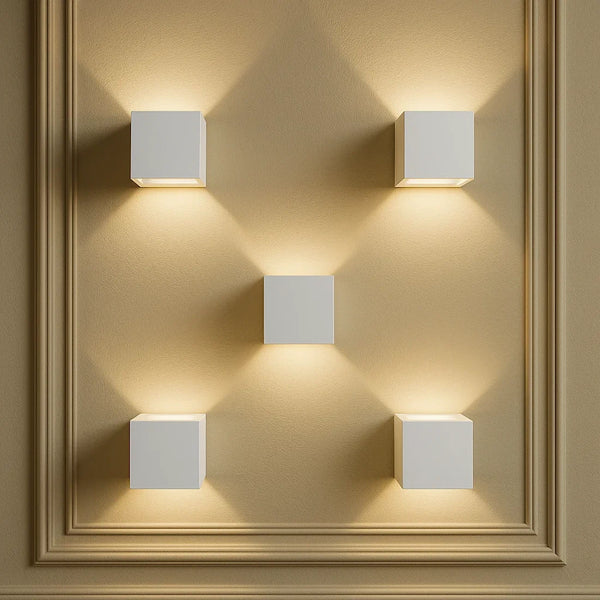 lampada da parete cubo in gesso verniciabile con luce indiretta