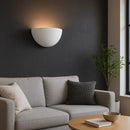 applique in gesso bianco verniciabile con luce indiretta verso soffitto per ambienti personalizzati