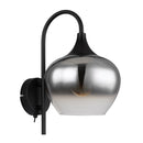 Dettaglio coppa in vetro fumé della lampada da parete nera