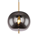 dettaglio struttura in metallo ottone satinato e nero con vetro fumè raffinato