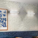 applique da muro moderna in gesso bianco, luce sopra e sotto e doppio portalampada