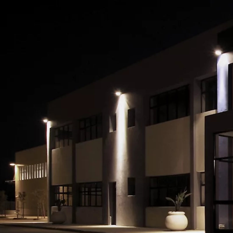 Faro LED 4750 lumen Philips Projectline per illuminazione esterna sicura e potente