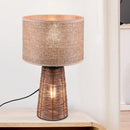 Lampada da tavolo in rattan naturale con paralume in rafia beige
