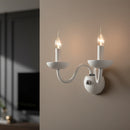 Lampada da parete bianca in vetro soffiato con finiture cromate per ambienti classici raffinati