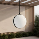 lampadario a sospensione da esterno Orbit con sfera bianca e struttura nera