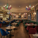 Lampadario decorativo con cinque punti luce e struttura in acrilico dai colori vivaci