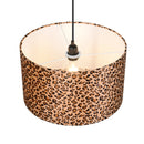Lampadario glamour animalier con rosone nero e paralume in tessuto per interni moderni