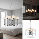 Lampadario ad 8 luci dal design moderno in metallo cromato e sfere in vetro bianco