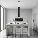 lampadario nero per illuminare tavolo e isola cucina con design moderno
