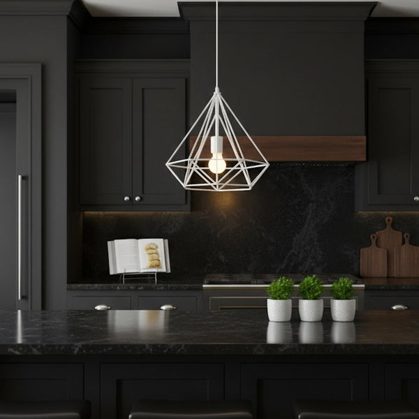 lampadario cage bianco sopra tavolo da pranzo in cucina luminosa