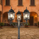 lampione da esterno rustico per agriturismi hotel e aree verdi con tre lanterne e finitura nero oro decorativa
