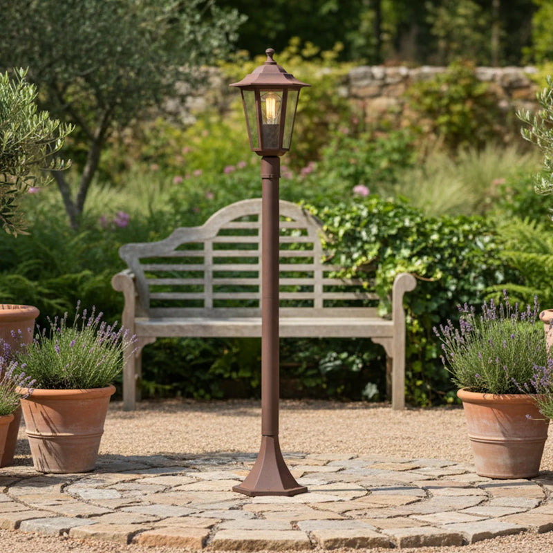 Lampioncino con lampada esagonale stile rustico corten ruggine IP44 in giardino 