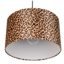 Sospensione animalier con paralume leopardato e interno chiaro per sala da pranzo camera o ingresso glamour