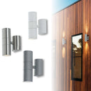 serie di applique jump in acciaio inox installate lungo un ingresso esterno