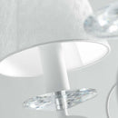 Dettaglio paralumi in tessuto bianco con decoro in rilievo su struttura metallica